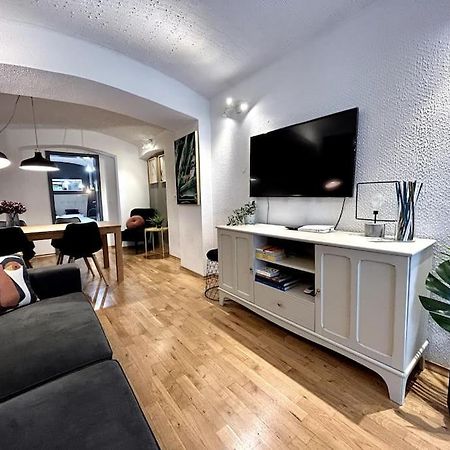 Charming Appartment 3-Min Walk To Old Town - Free Parking リュブリャナ エクステリア 写真