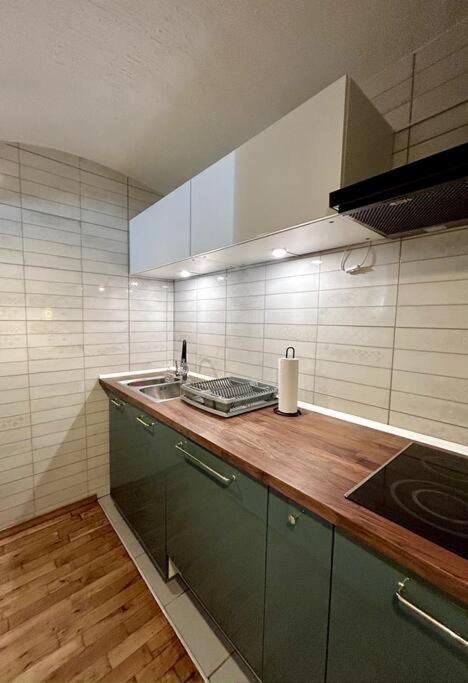 Charming Appartment 3-Min Walk To Old Town - Free Parking リュブリャナ エクステリア 写真