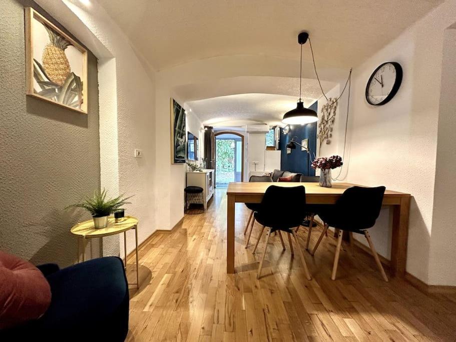 Charming Appartment 3-Min Walk To Old Town - Free Parking リュブリャナ エクステリア 写真